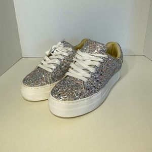 Only worn once! Trendy Betsey Johnson shoes size 7